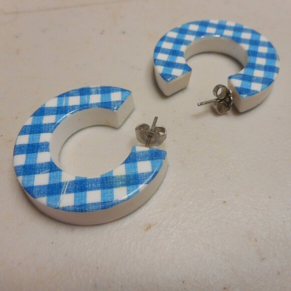 BLUE AND WHITE CHECKERED  Earrings ... OPEN HOOP  ...  really cute - Picture 1 of 3